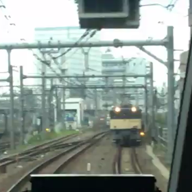 E235系の新車の配給列車と、すれ違いましたの画像