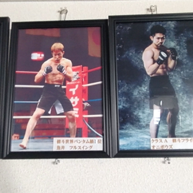 神戸駅前ゴンズジム3本柱の画像