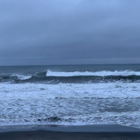 4月11日千葉北、東浪見の朝の波の画像