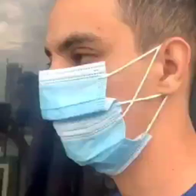 お友達から笑える動画が送信…。の画像