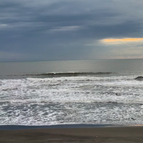 12月13日千葉北、東浪見の朝の波の画像