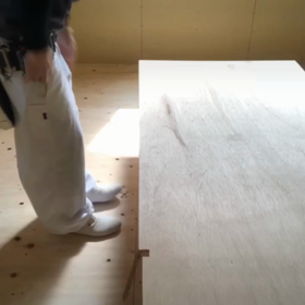 床板貼りの画像