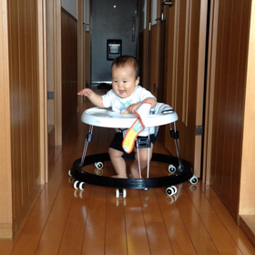 歩行器。の画像