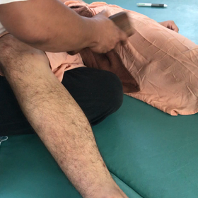 帰国時、父親にするトクセンの画像