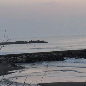 4月20日千葉北、東浪見の朝の波の画像