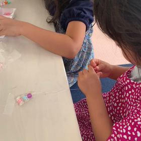 ビーズ通し〜ブレスレット作り〜の画像