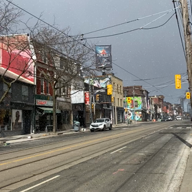 4/16 トロントで雪降ってます。。の画像