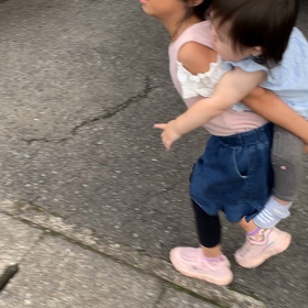 おんぶの画像