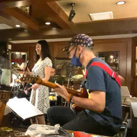 土曜日はセラーバーケントライブです♪の画像