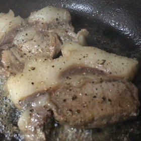 イノシシのステーキの画像