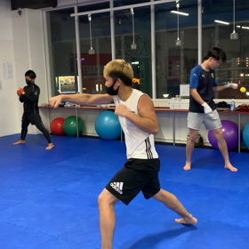 非日常的なトレーニングで楽しく運動の画像