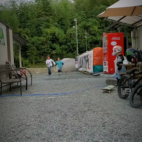 スケートボード&チャリの画像