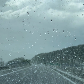 どしゃ降りの画像