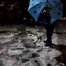 雪とこどもの画像