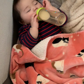 寝ながらミルクの画像