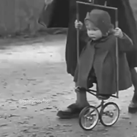 年代不明の子供用自転車の画像