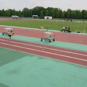 小学女子走り幅跳び優勝の画像