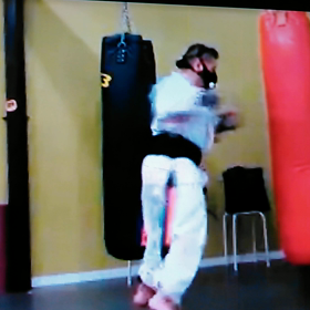 おやじ空手の鍛錬✊の画像