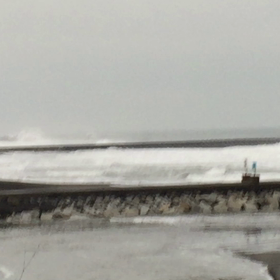 12月12日千葉北、東浪見の朝の波の画像