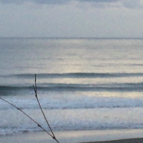 1月17日千葉北、東浪見の朝の波の画像
