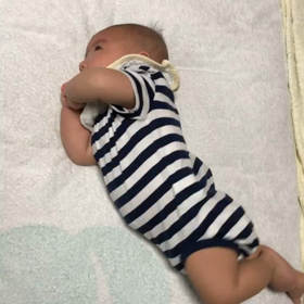 寝返り動画の画像