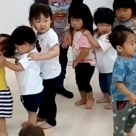 電車ごっこの画像