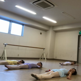 体幹バレエストレッチクラスの画像