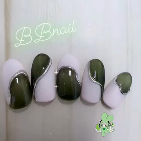 緑ネイルの画像