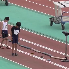 小学男子走り幅跳び優勝の画像