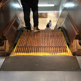 木製エスカレーターの画像