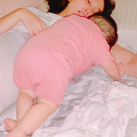 添い乳との葛藤…✨の画像