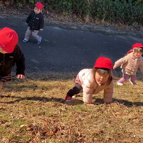 土手登り　動画　うさぎ組の画像