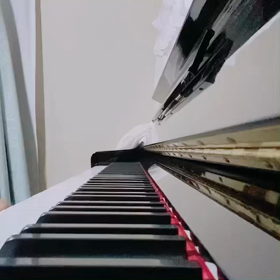 ピアノ練習中の画像