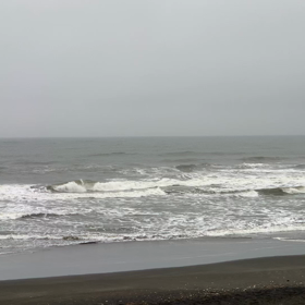 4月15日千葉北、東浪見の朝の波の画像