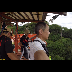 どうもバンジーで肋骨にヒビが入ったようですの画像