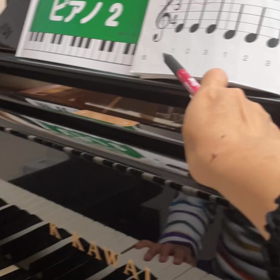 年少ピアノ男子のレッスンの画像
