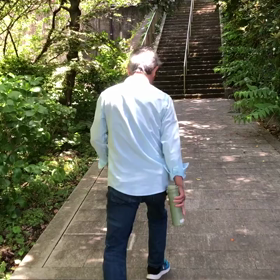 階段登りの画像