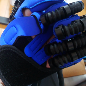 ロボットみたいな新しいリハビリ器具を購入の画像