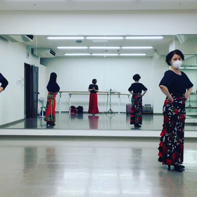 スタジオアウロラのフラメンコレッスン風景です。の画像