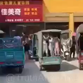 中国のキャンプにいるイスラム教徒の子供たちの画像