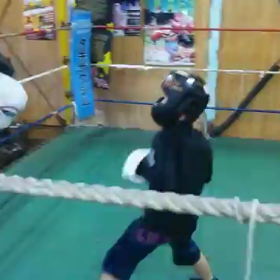 大人とのスパーリングの画像