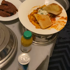 ホテルから夜食のサービスきたよーあざっすの画像