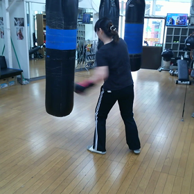 強烈なボディブローの画像