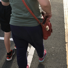 手を借りて歩行の画像