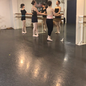 大人のバレエレッスン     ポワントクラスの画像