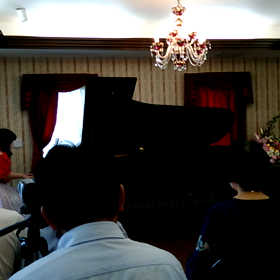 パパ達ママ達のためのピアフコンサート、スタジオにての画像