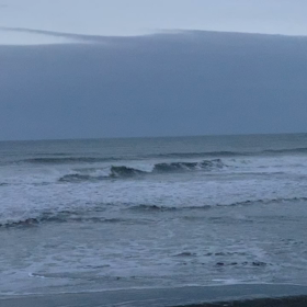 2月13日千葉北、東浪見の朝の波の画像