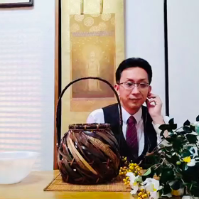 冬椿をいけるの画像