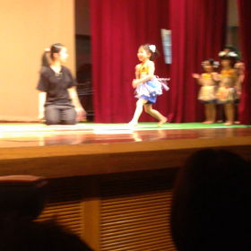 保育園お遊戯会の画像