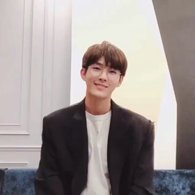 アーロンの可愛いダンス？Instagramの画像